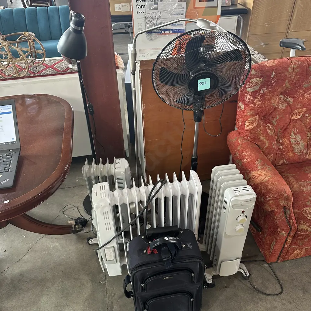 fan, 2 lamps, 3 heaters, travel case Image 1++