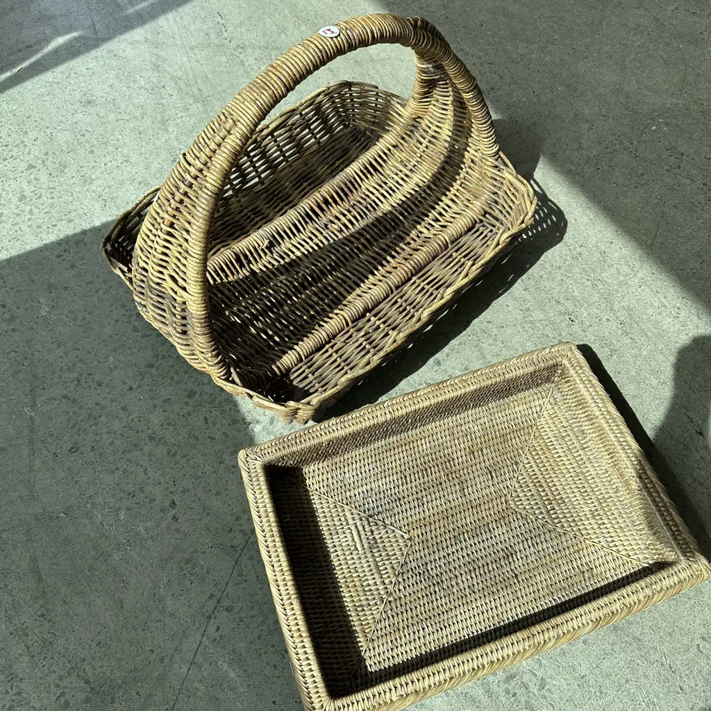 large wicker basket and tray Image 1++