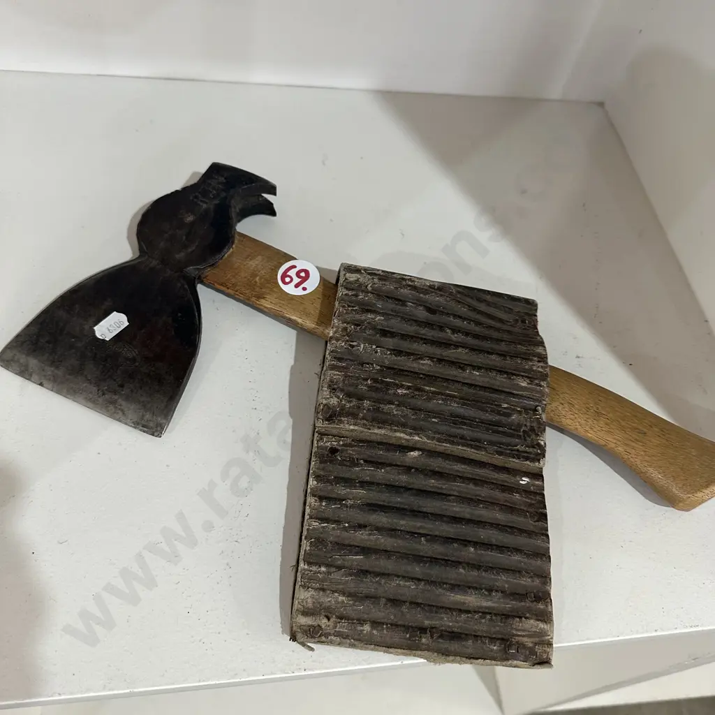 Brades 316 English axe with nail puller - average Image 1++