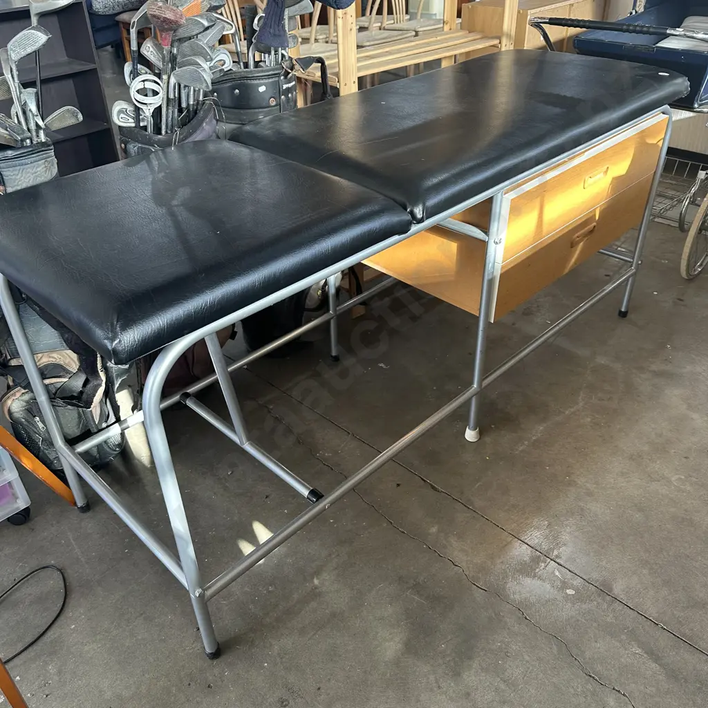 examination table Image 1++