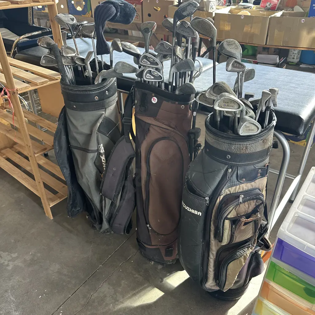 3 sets golf clubs Image 1++