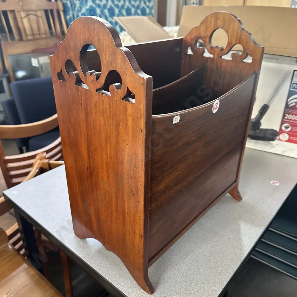 early magazine holder Image 1++