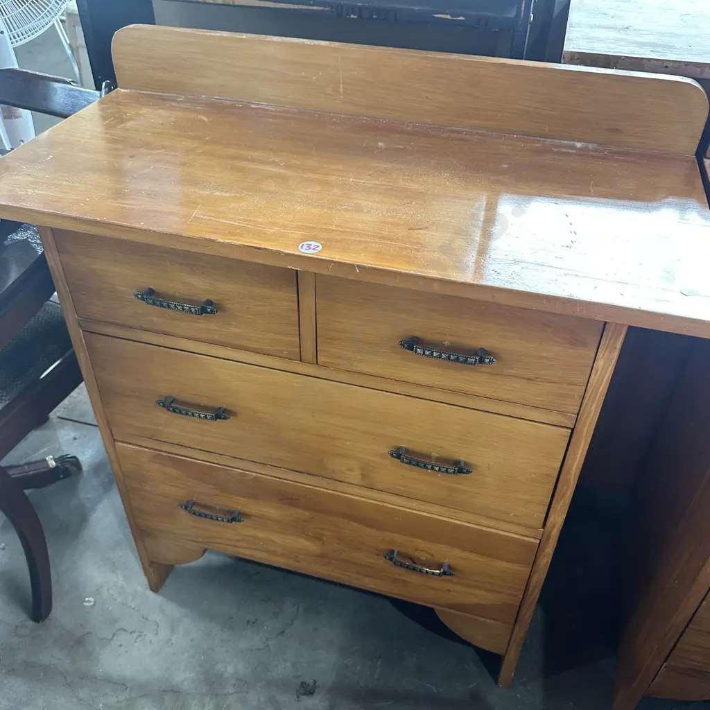 Rimu chest drawers Image 1++