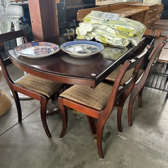 Mahogany pedestal table and 4 chairs