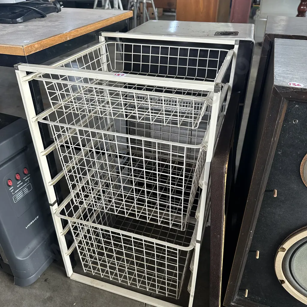 Wire basket and average gas heater Image 1++