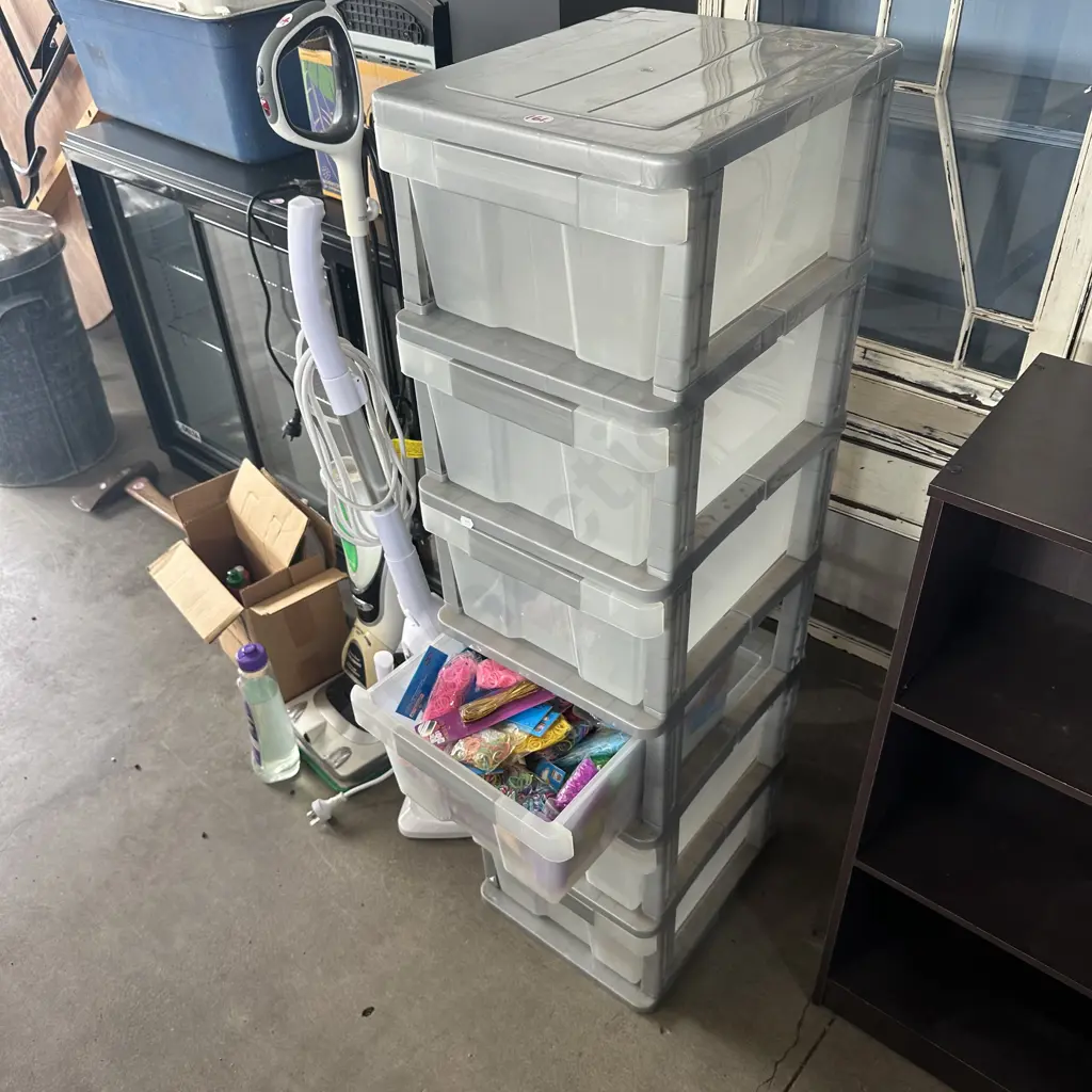plastic drawers plus contents Image 1++