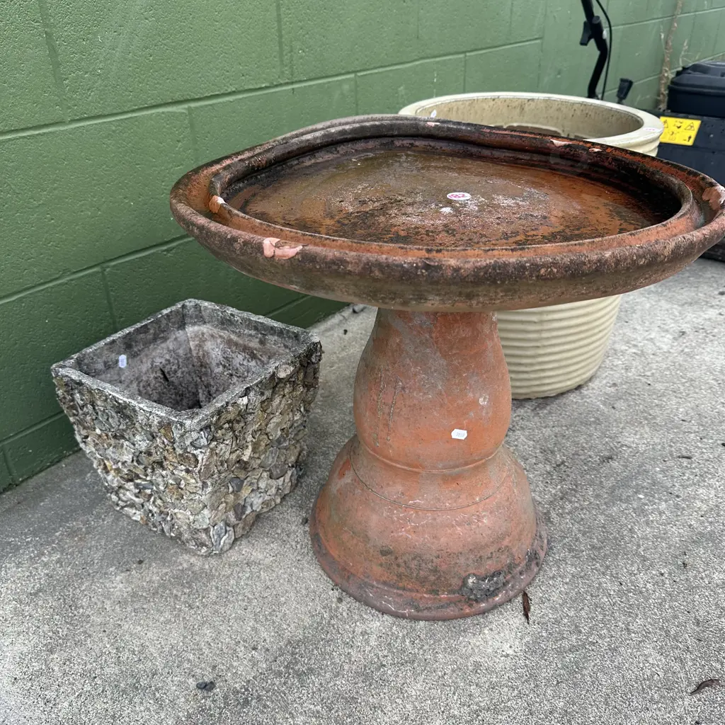 490mm High Bird bath plus smaller pot Image 1++