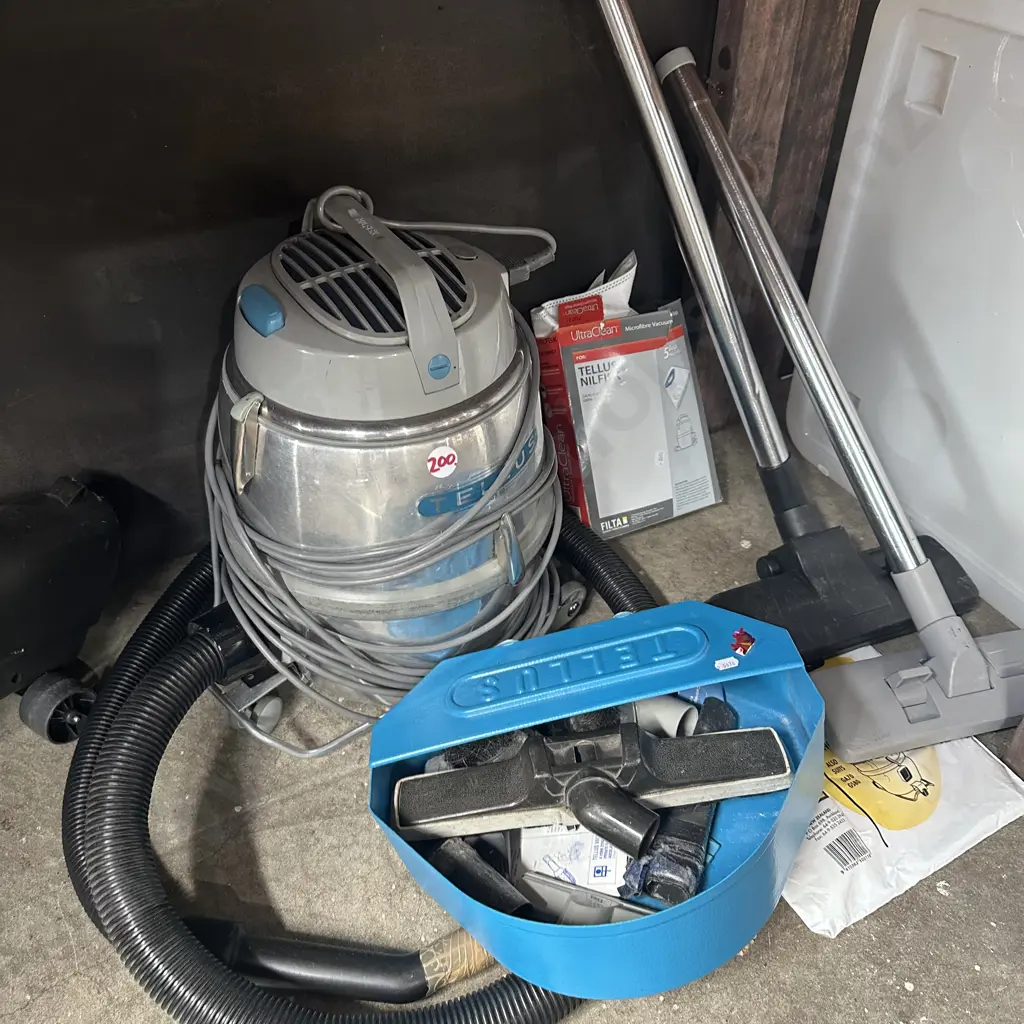 Tidy Tellus and attachments plus some bags. Image 1++