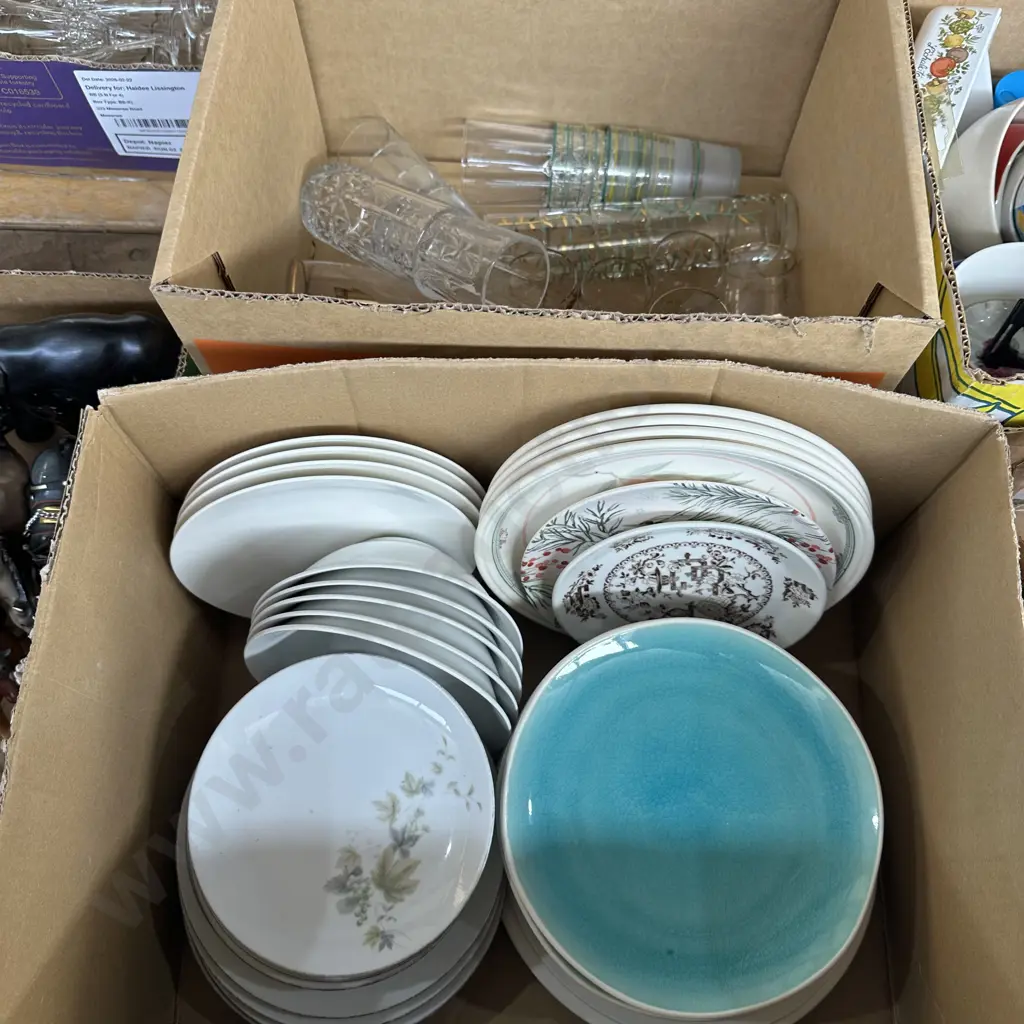 Two boxes plates and glasses. Image 1++