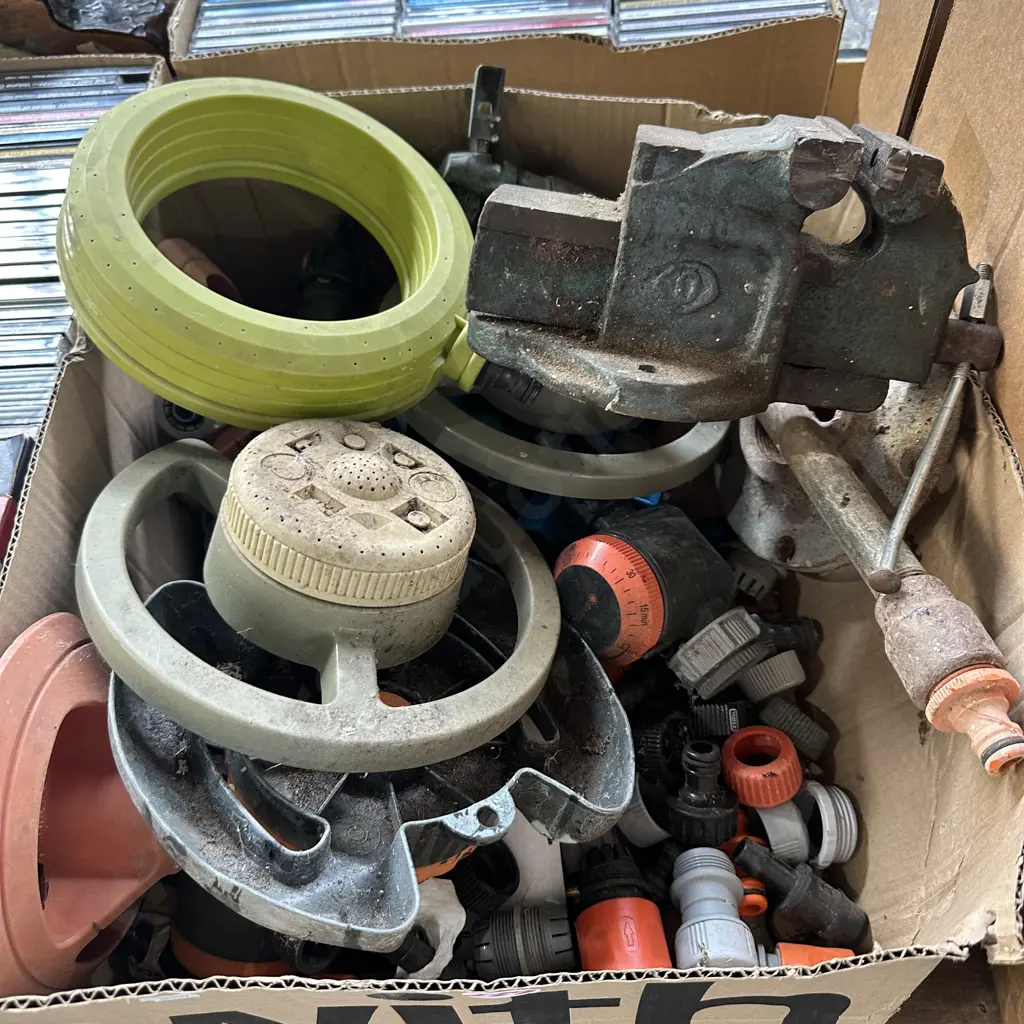 Box of garden sprinklers and fittings plus vice. Image 1++