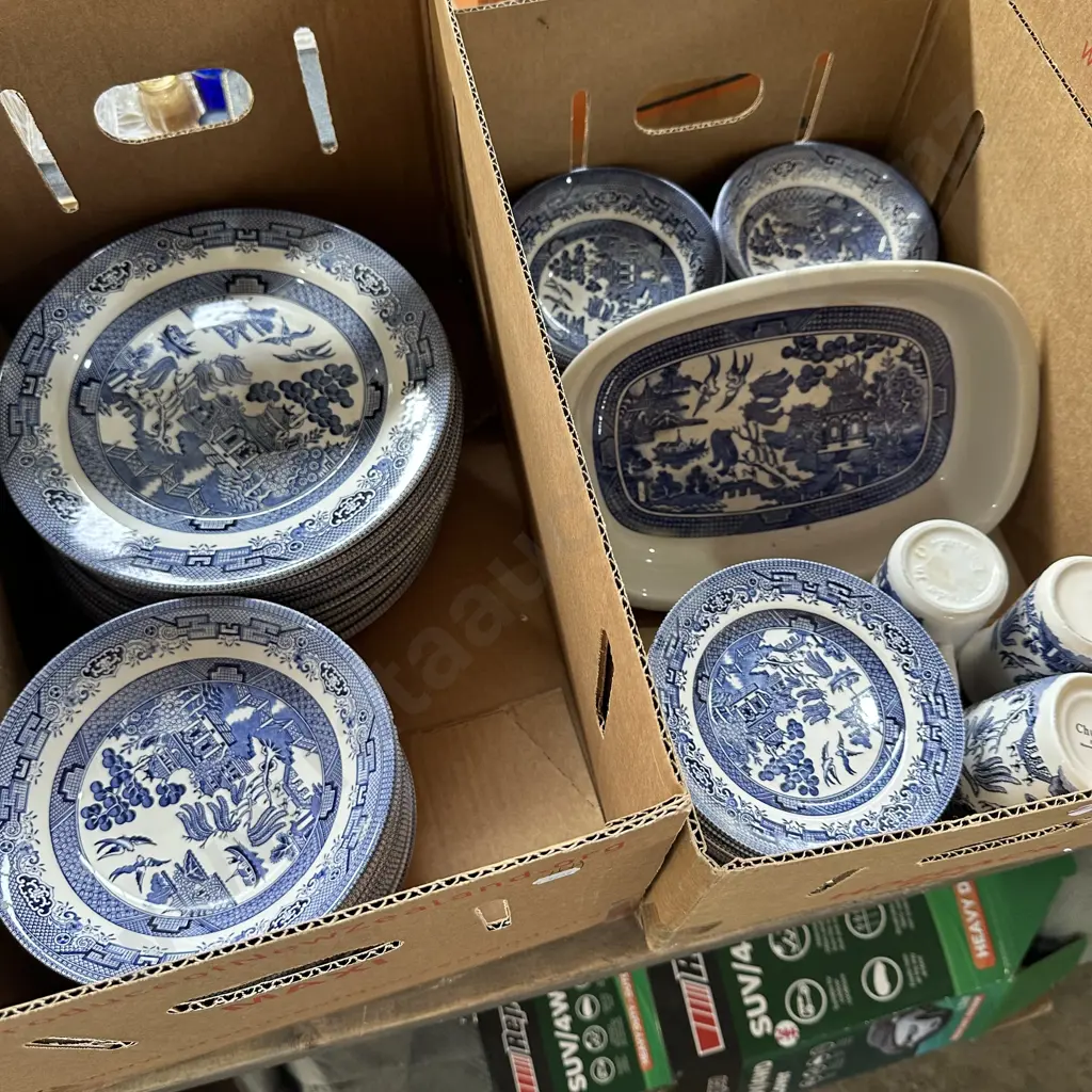 Three boxes of Churchhill blue and white dinnerware etc. Image 1++