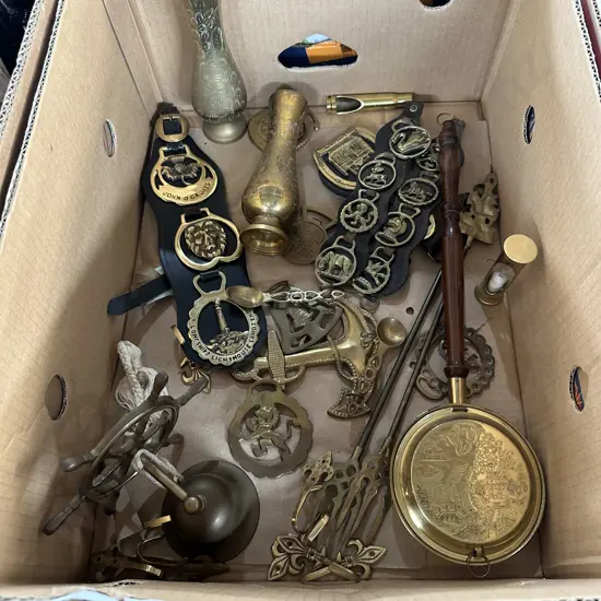 Box of brassware including vases and horse brasses etc.