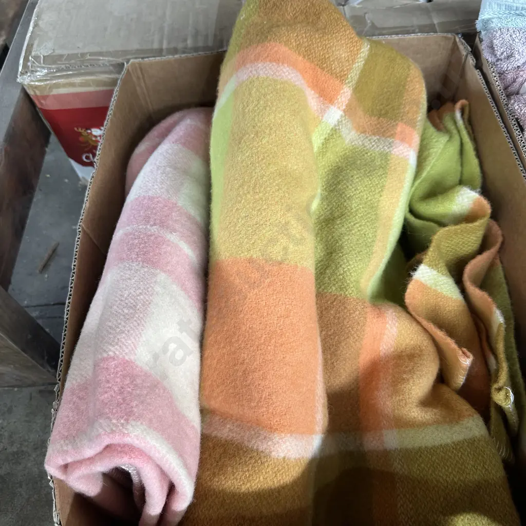 Two vintage blankets. Image 1++