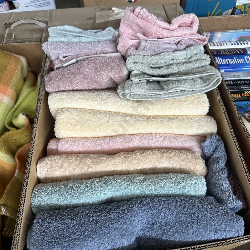 Box of clean tidy towels. Image 1++