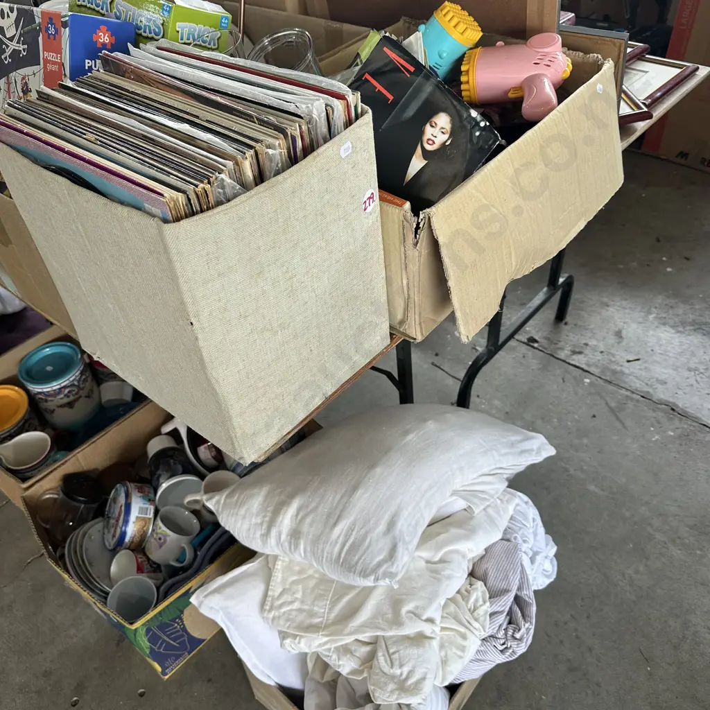 Records, bedding etc. Image 1++