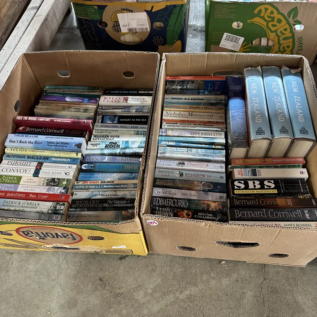 Two boxes of books. Image 1++