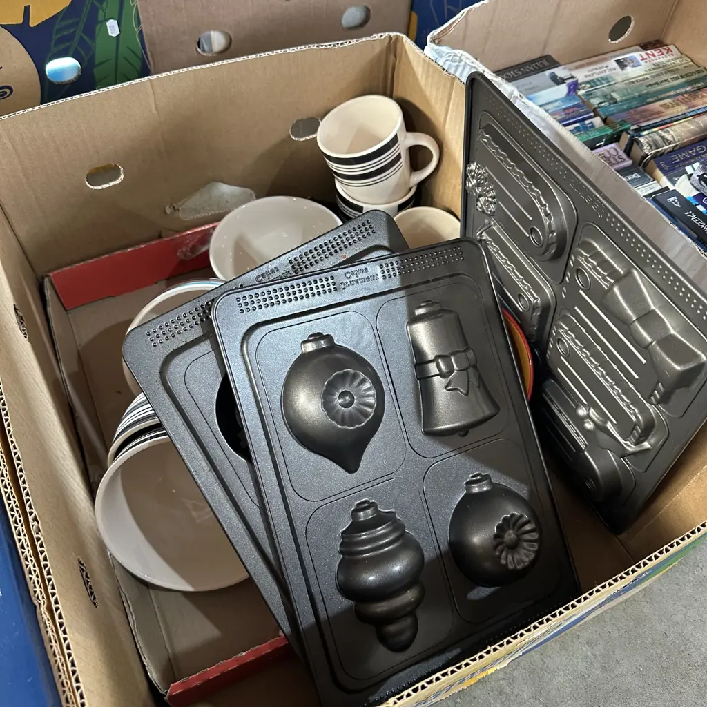 Cups, bowls and moulds Image 1++