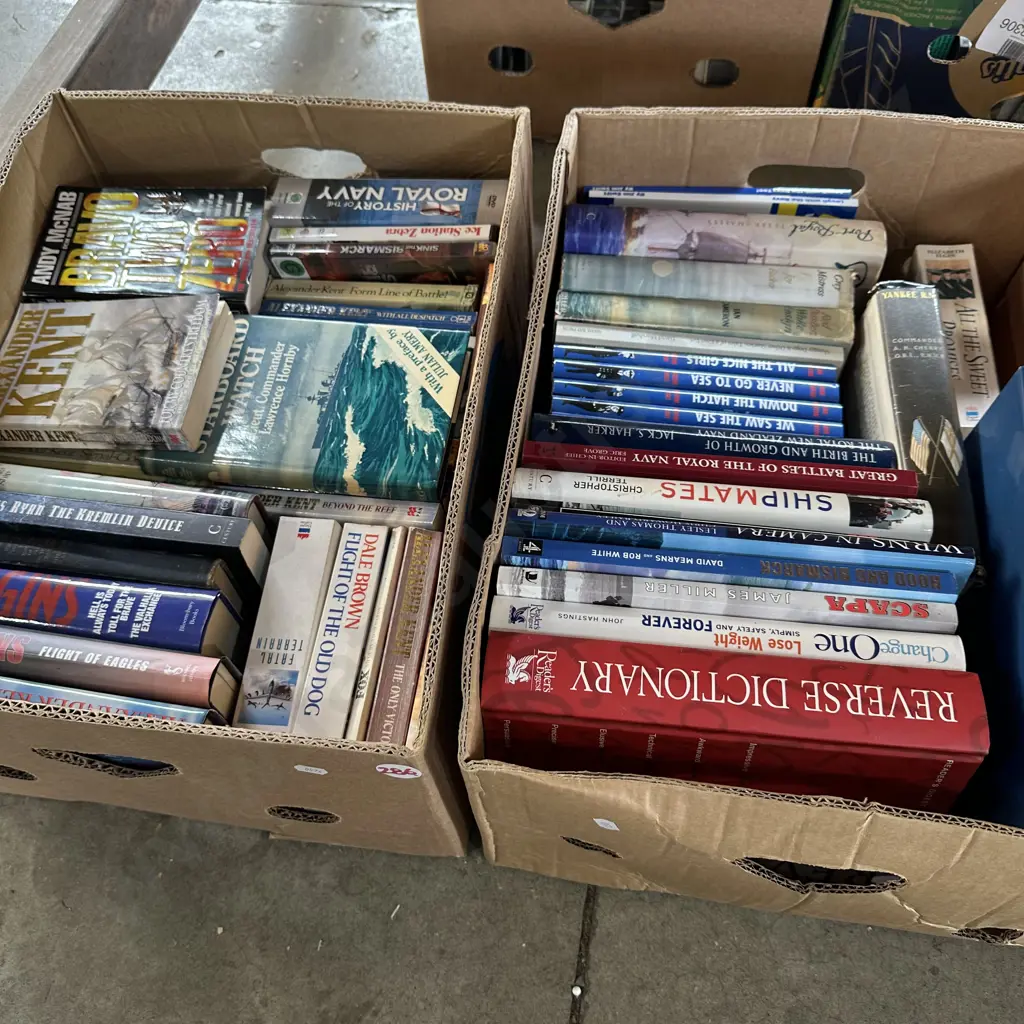 Two boxes of books. Image 1++