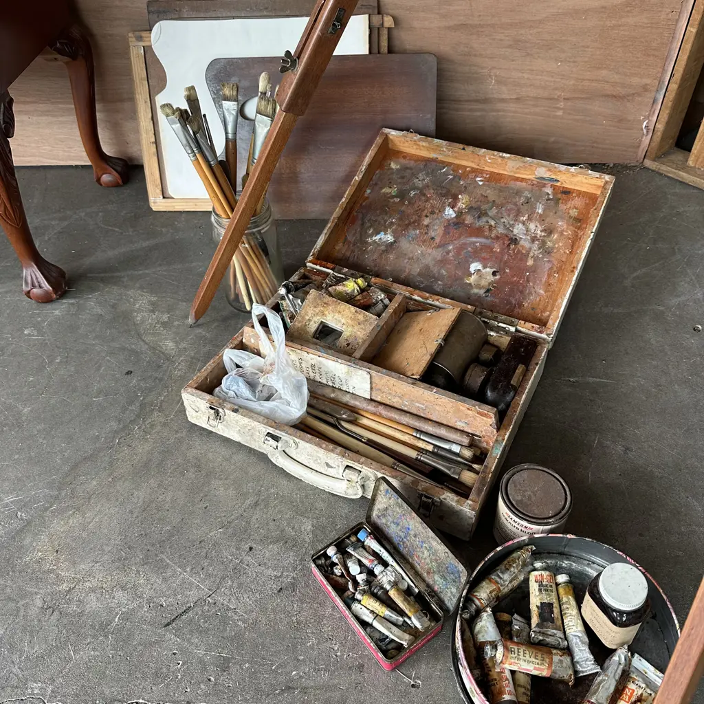 1930s artist travel easel  with brushes, oils and case etc. Provenience provided Image 1++
