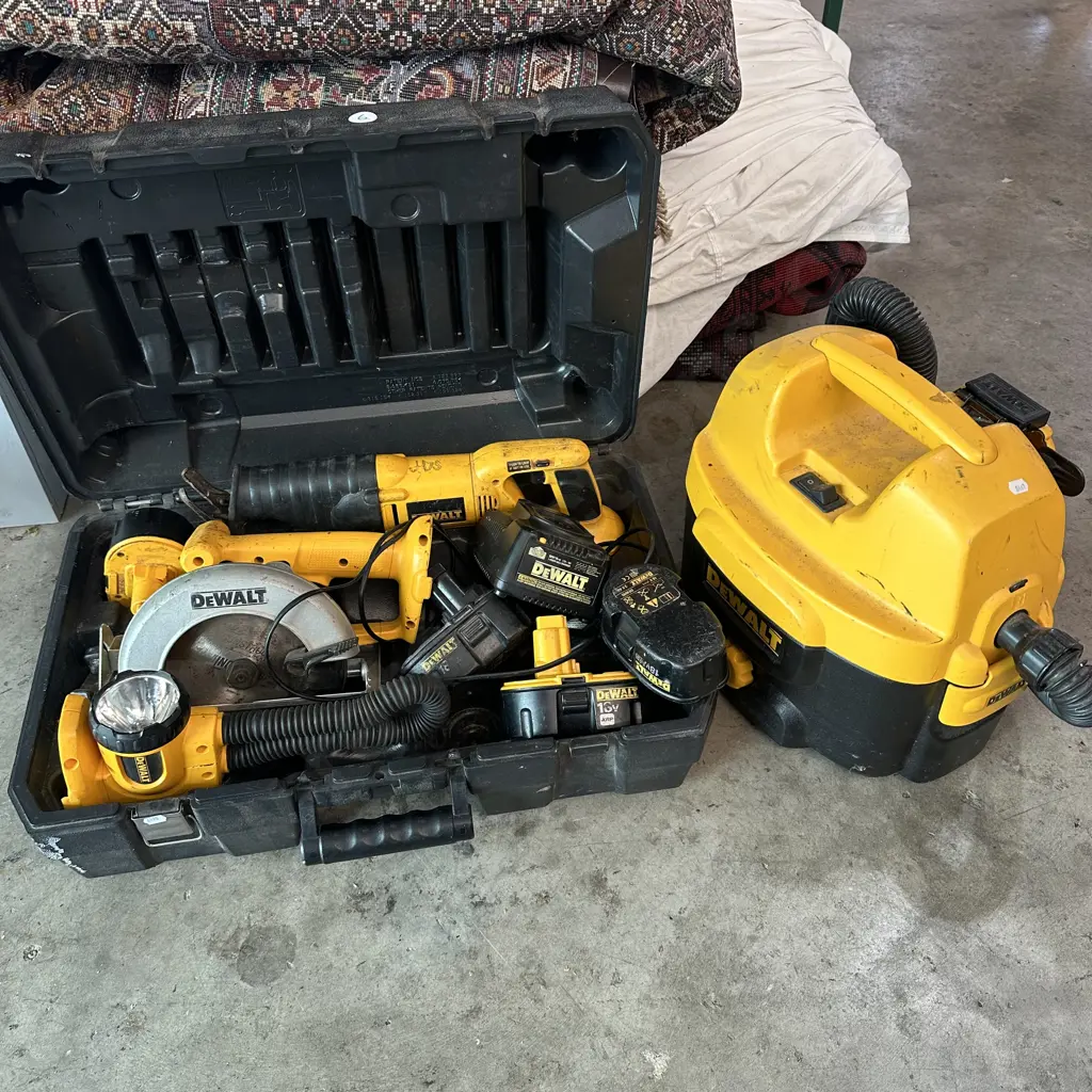 DeWalt tools including wet and dry vacuum with charger and batteries. Image 1++