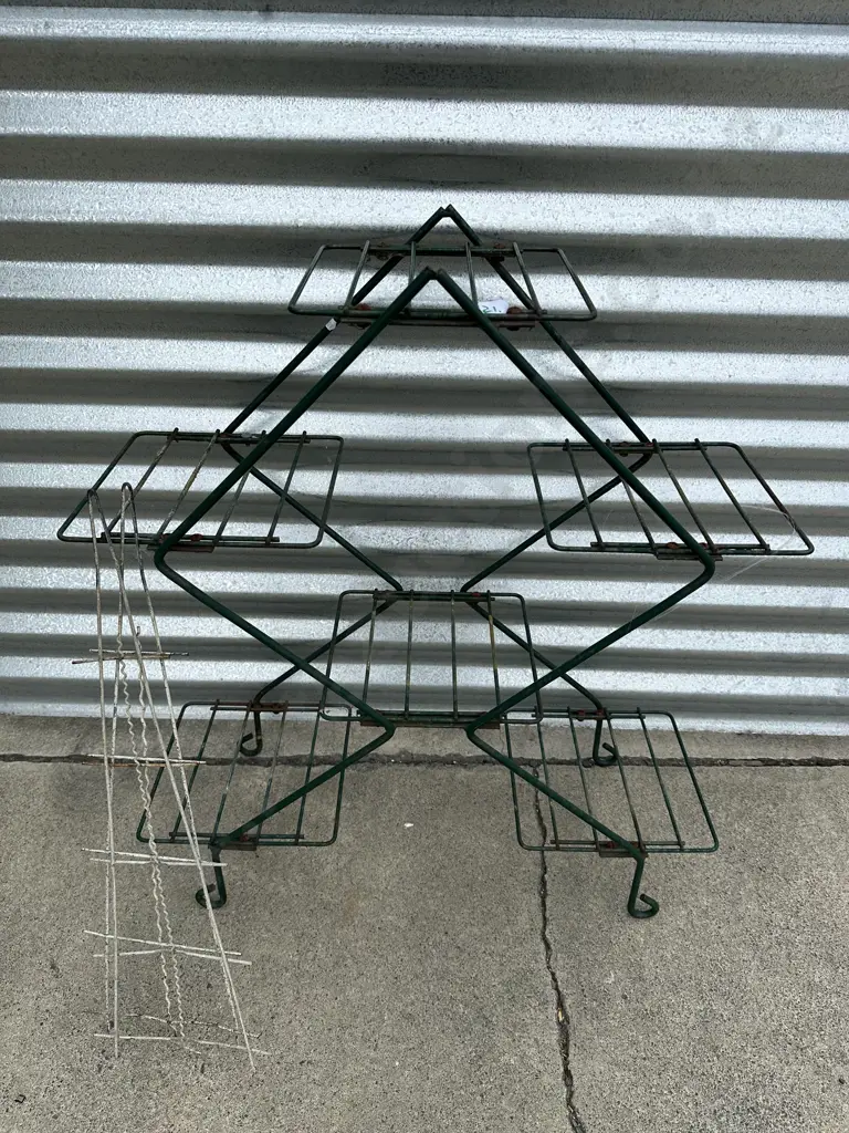 1950s metal planter plus pr wire frames Image 1++