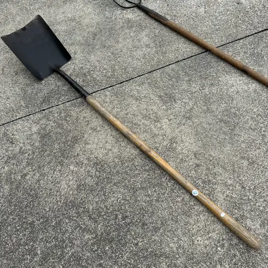 unusual shaped wide mouth shovel