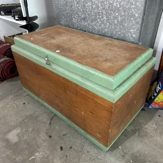 1940s blacket box on castors