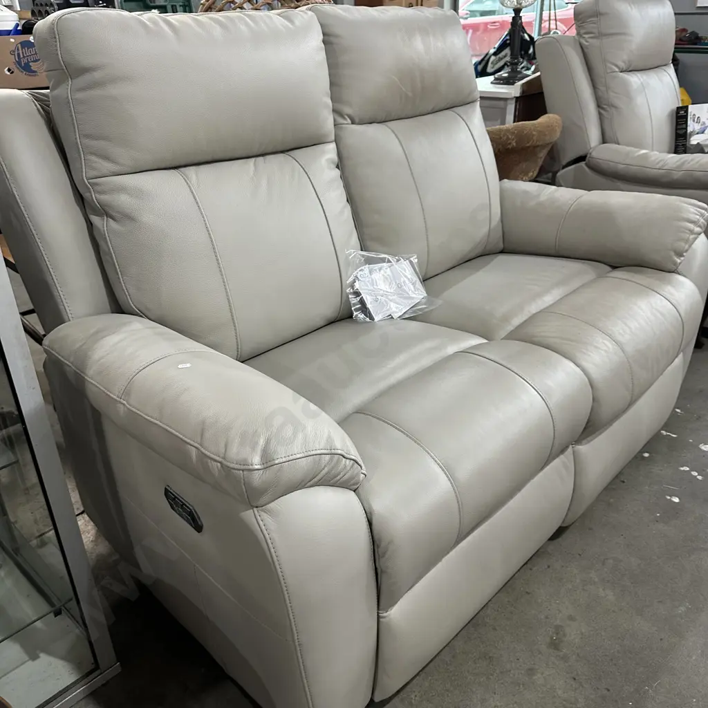 The matching electric leather sofa - just needs a clean Image 1++