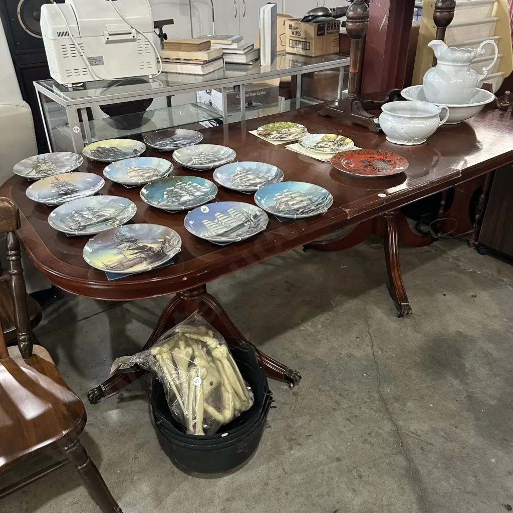 dining table Image 1++