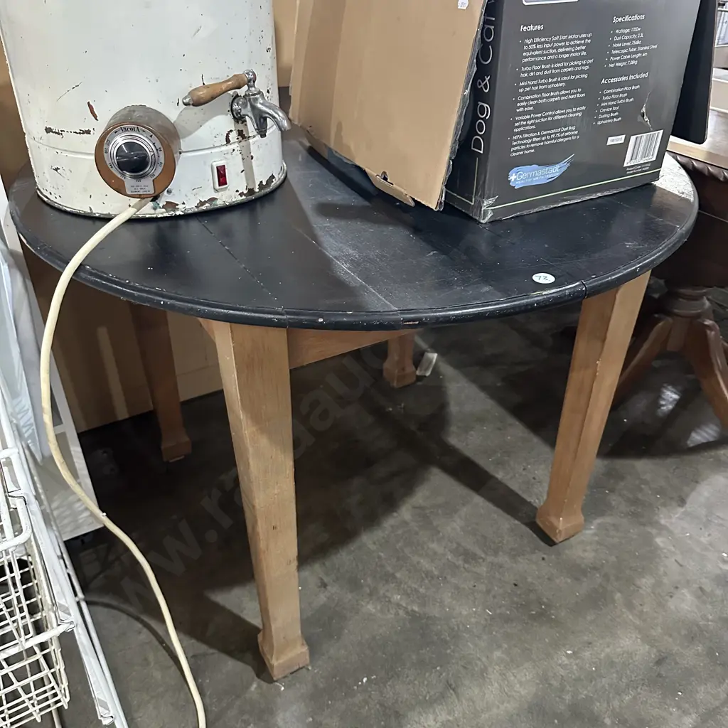 old round table Image 1++