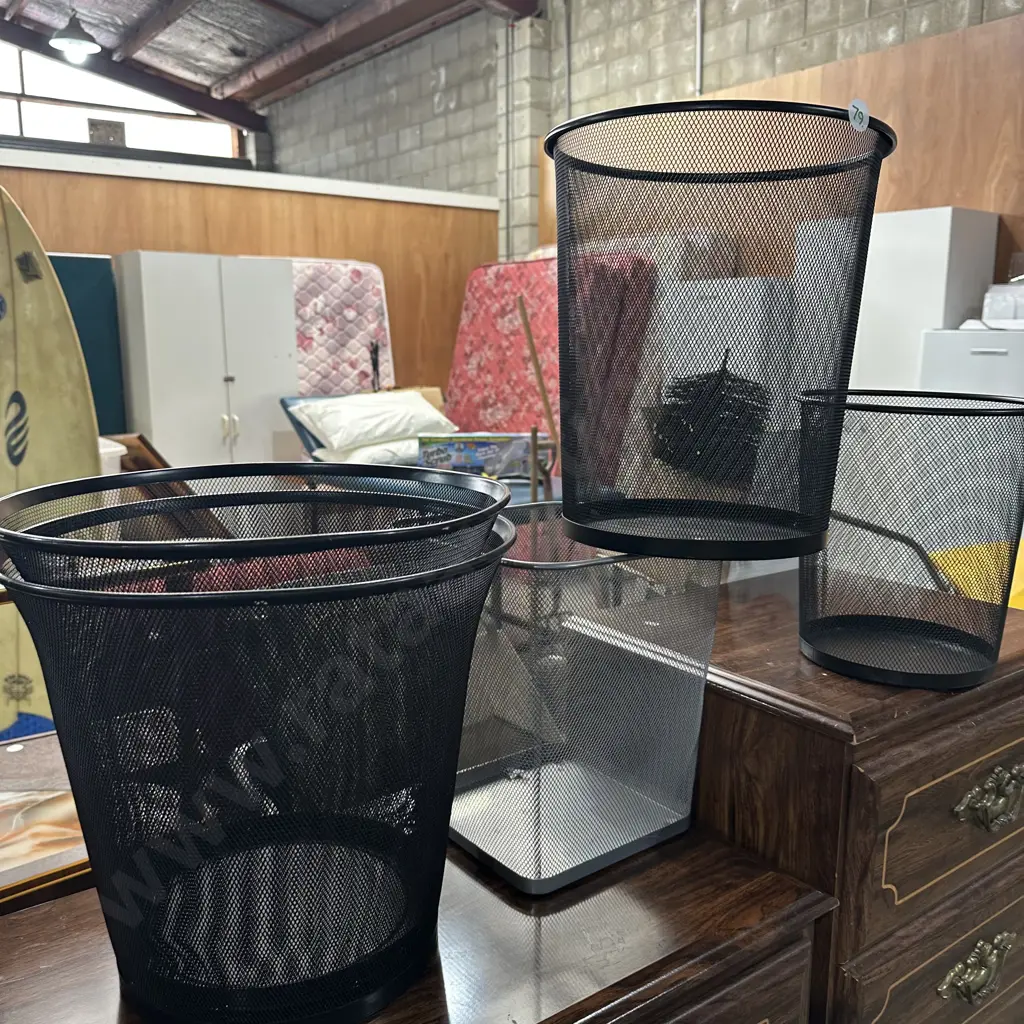 5 wire waste bins Image 1++