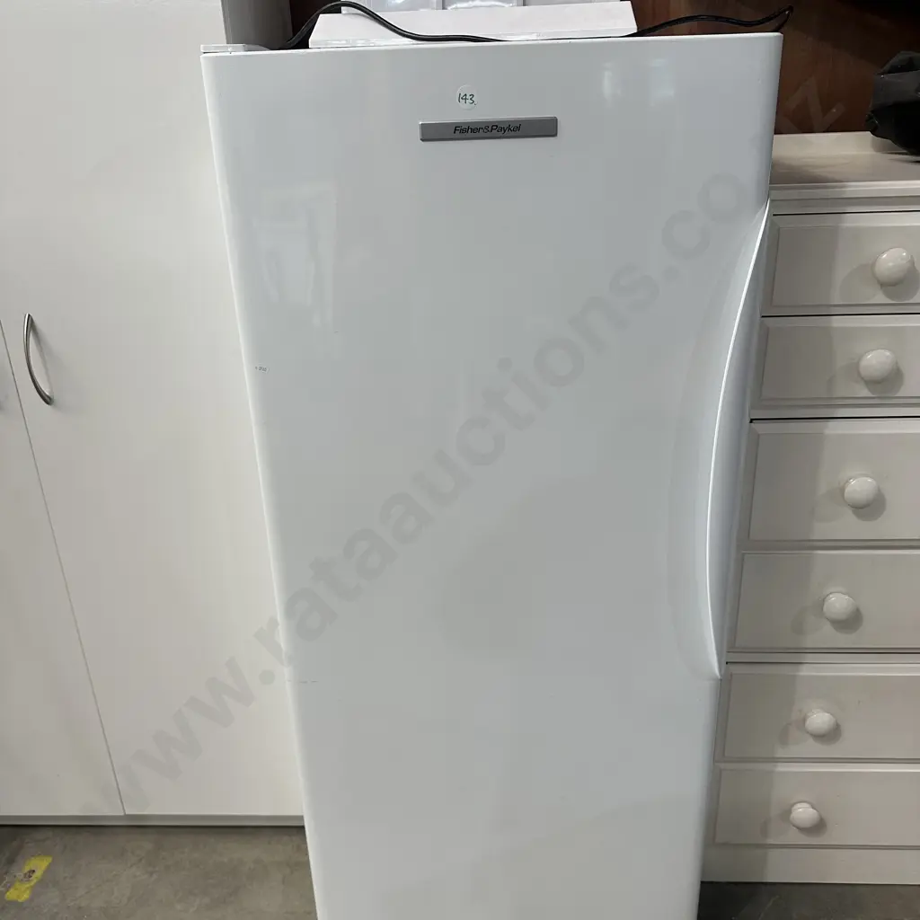 tidy F&P vertical freezer Image 1++