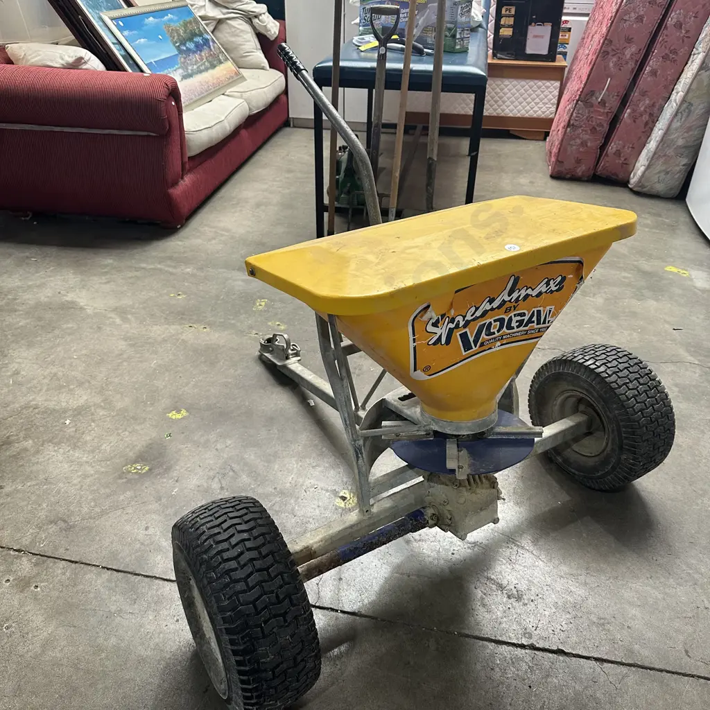 Fertiliser spreader Image 1++