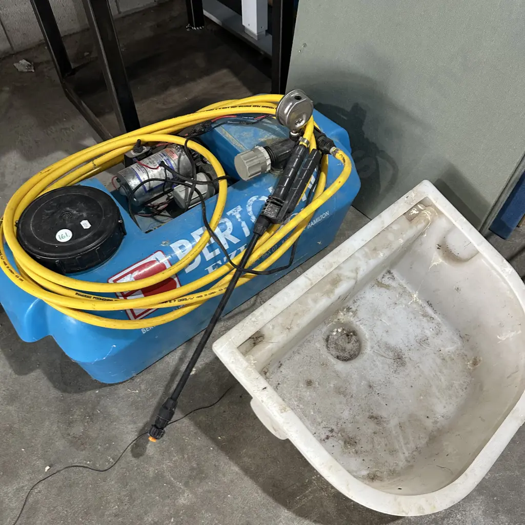 Four wheeler sprayer and plastic bin attachment Image 1++