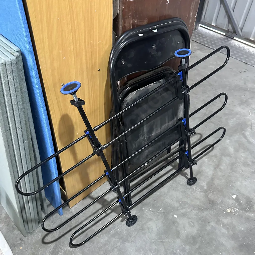 Cargo shield and two folding chairs. Image 1++