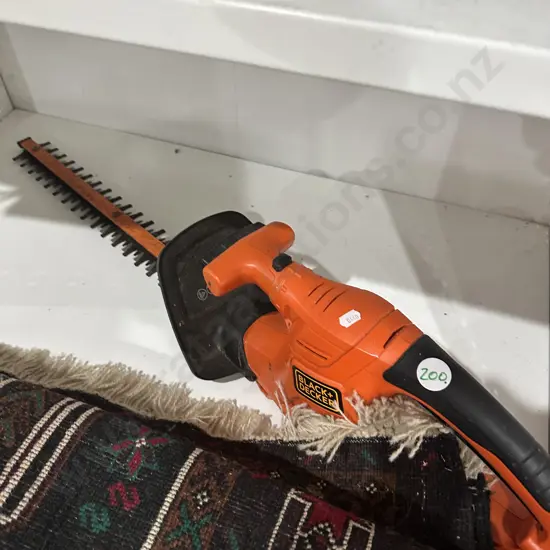 B&D hedge trimmer