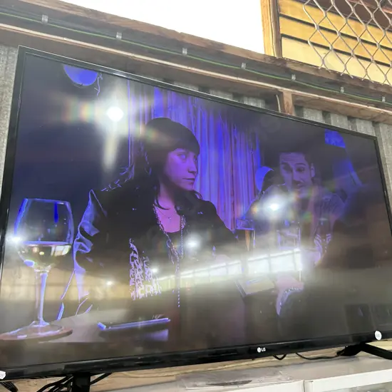 Large LG TV with remote- working