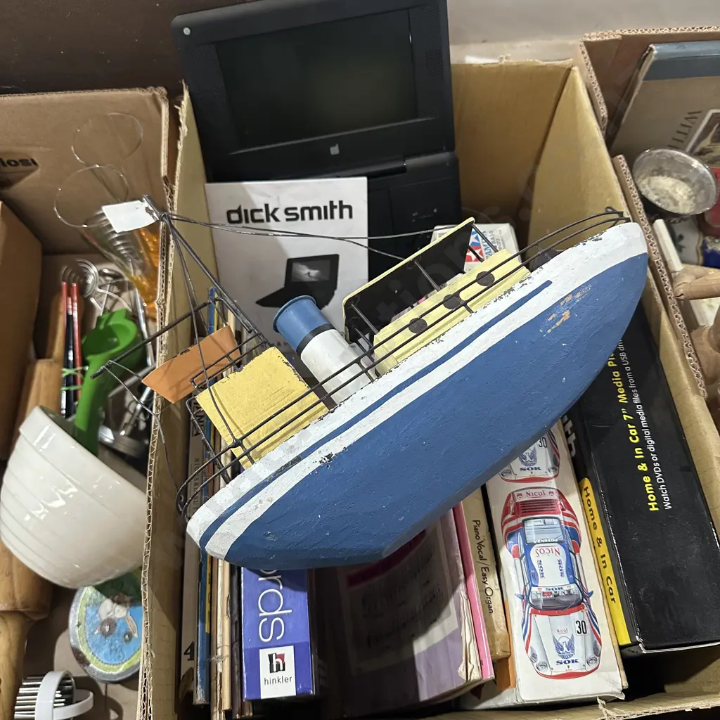 Box lot including 7" media player, books and models etc. Image 1++