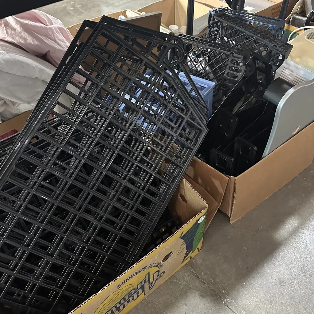 Wardrobe organiser and files. Image 1++