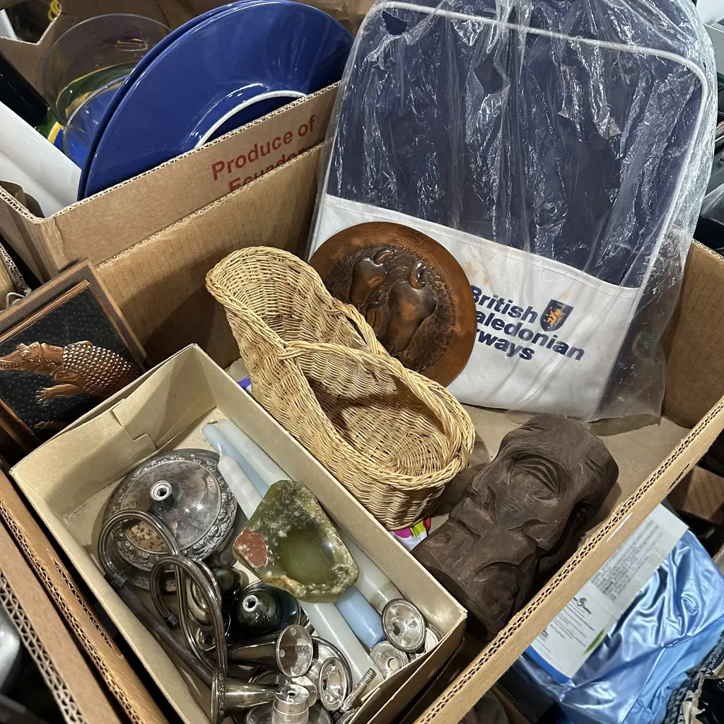 Box of silverware and collectables. Image 1++