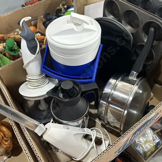 Box of baking, drink cooler, electric knife and steamer pot etc.