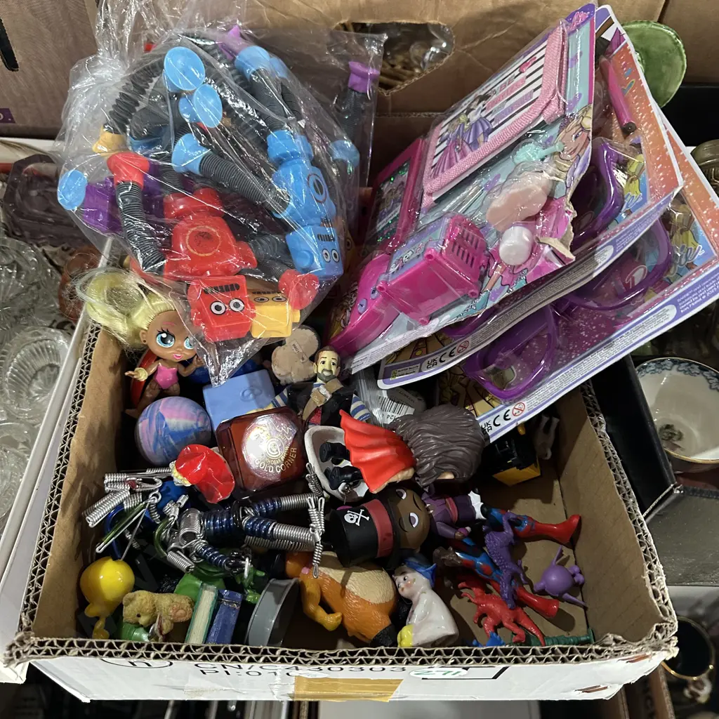 Box of toys including Barbie accessories sets. Image 1++