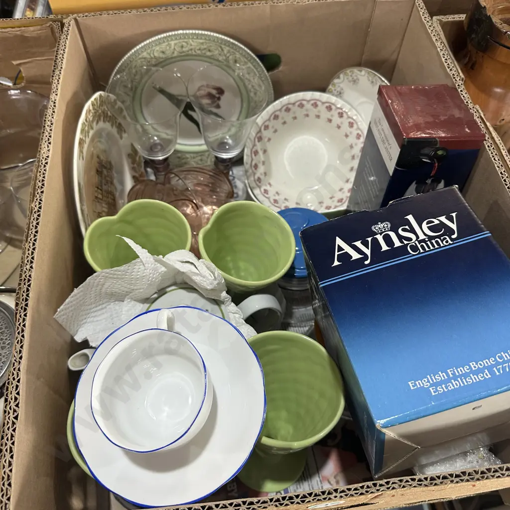 Box Royal Doulton plate etc. Image 1++