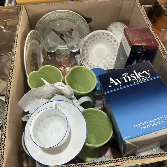 Box Royal Doulton plate etc.