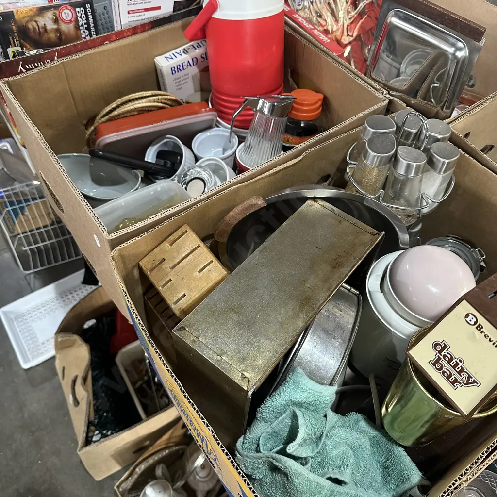 Two boxes milkshake maker, ramekins, spice rack etc. Image 1++