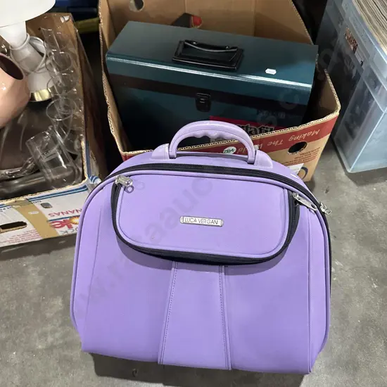 Luca Vergani bag and portafile plus knitting needles.