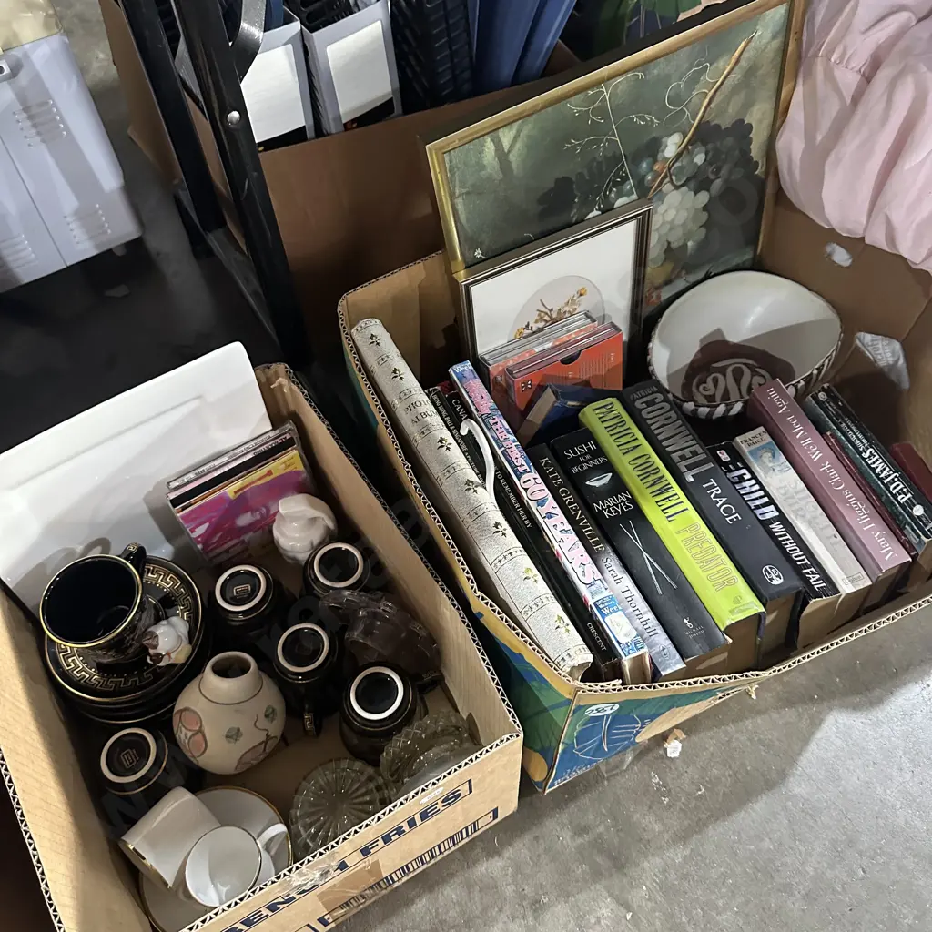 Two boxes assorted. Image 1++