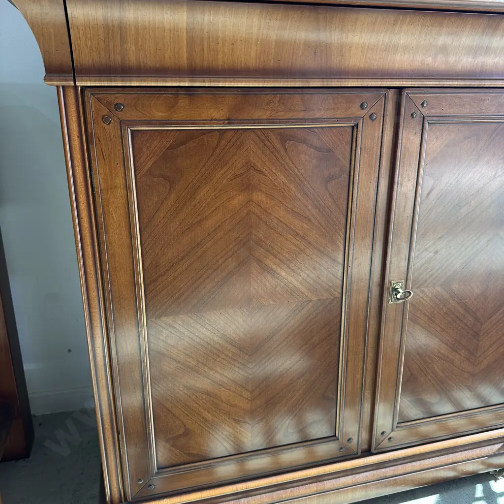 Italian made display case with cutlery drawer 2200 x 1000 Image 1++