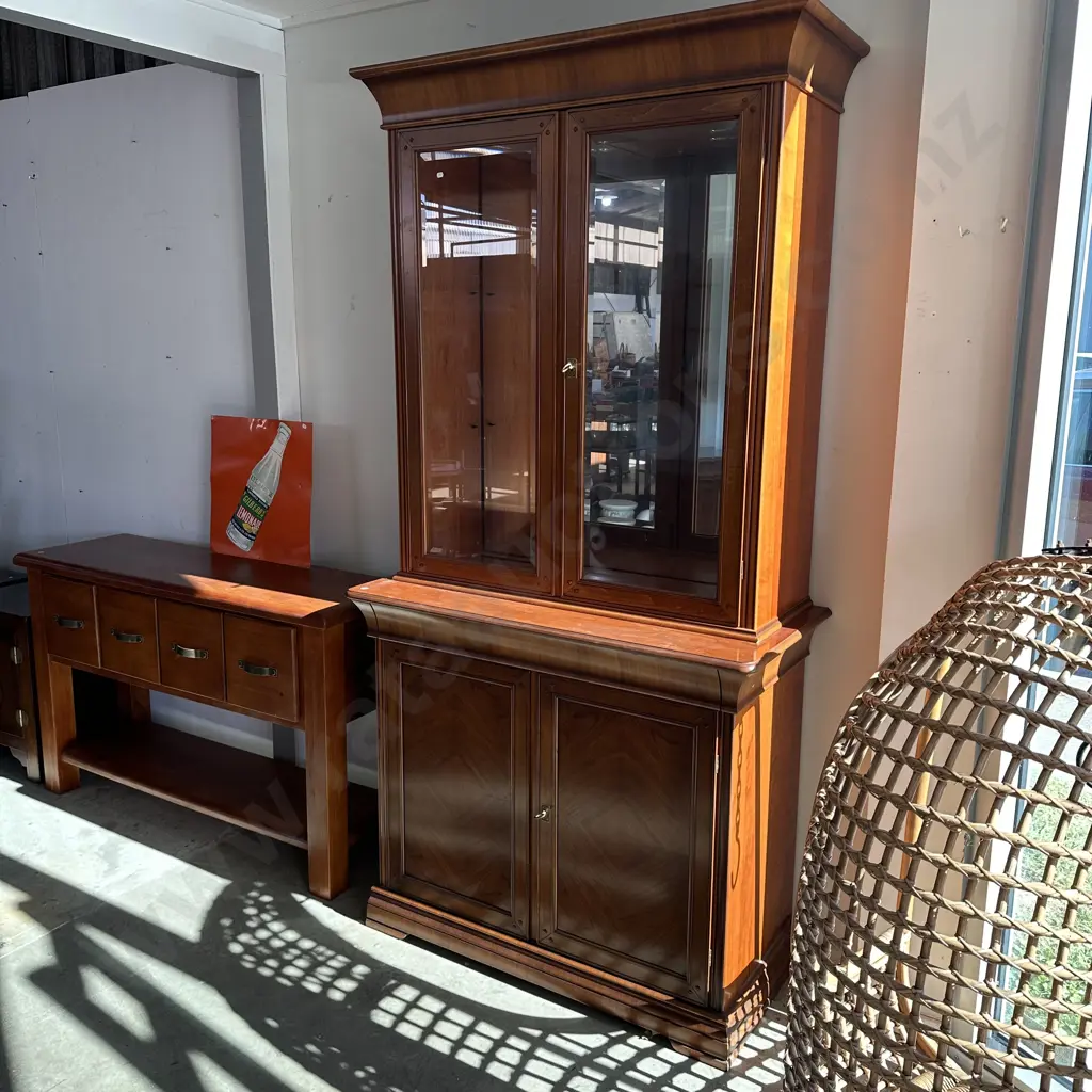 Italian made display case with cutlery drawer 2200 x 1000 Image 1++