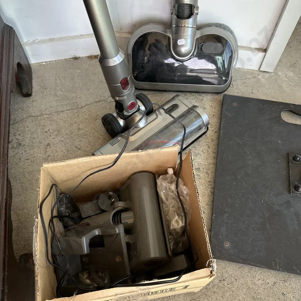 Kogan stick vac plus accessories Image 1++